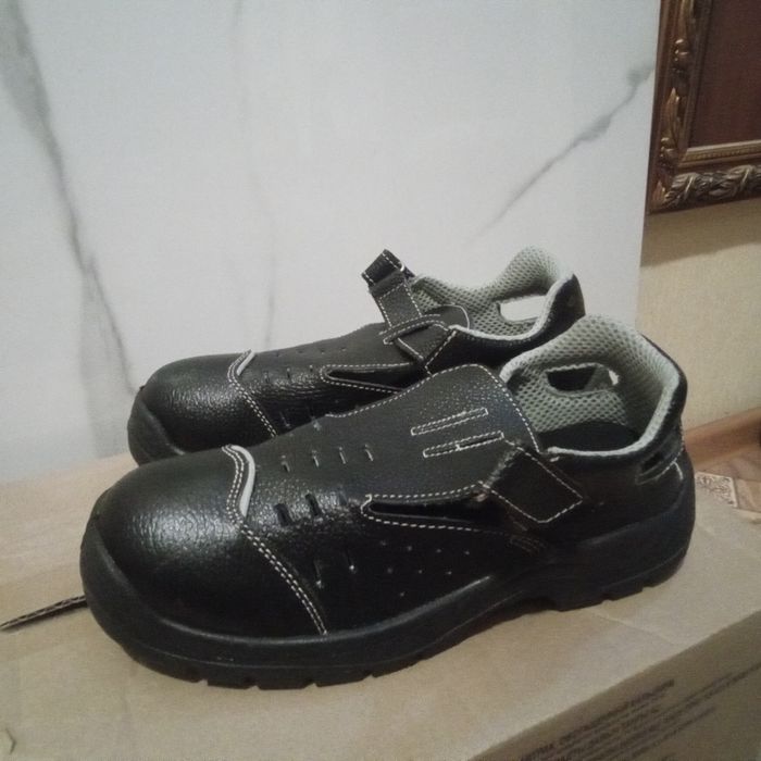 Мужская обувь  42р новая