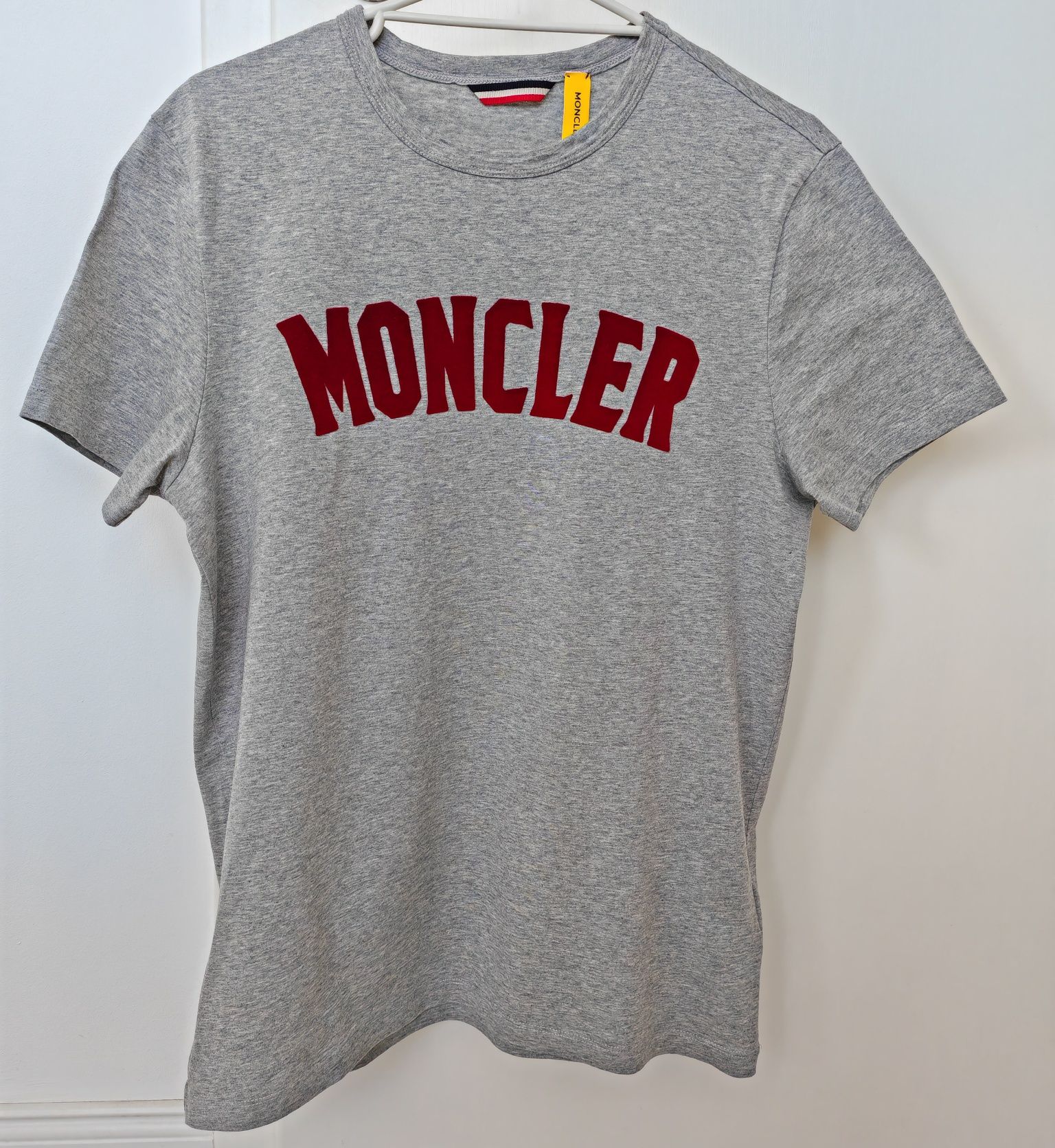 Vând tricou Moncler autentic