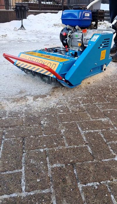 Уборка наледи льда с брусчатки плитки асфальта без повреждений