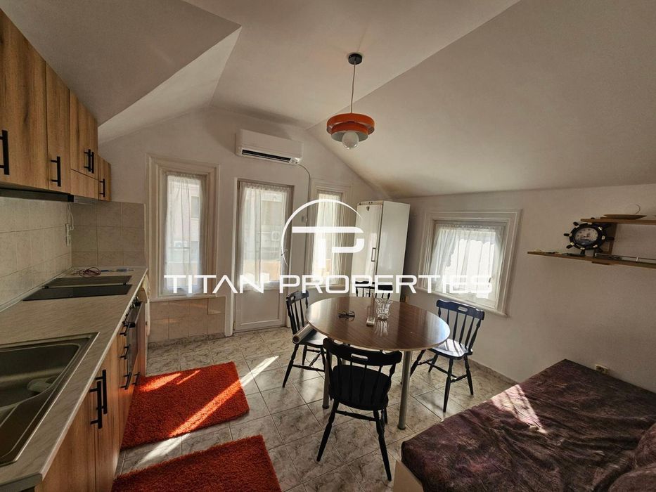 Дава се под наем Тристаен апартамент в Бургас, Център - 70 кв.м за 408 € - Снимка #1