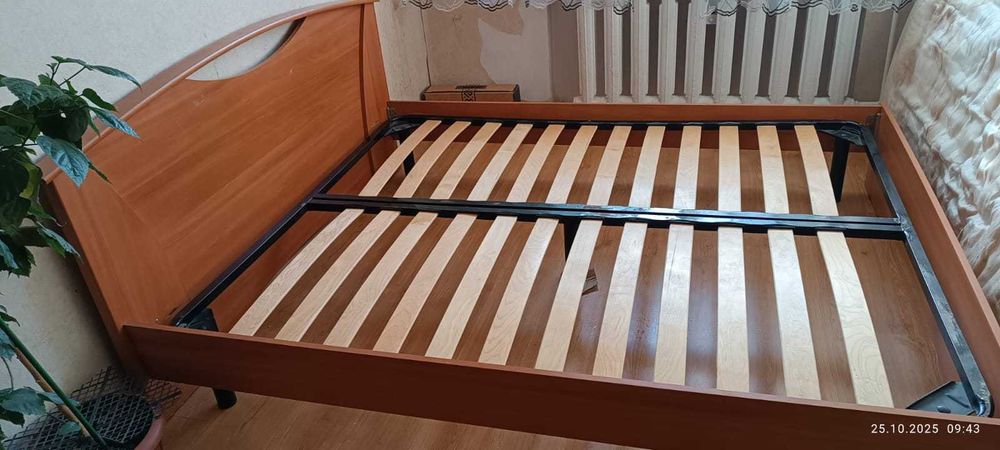 Кровать двуспальная