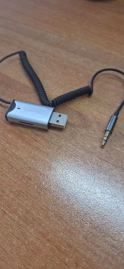 ВИСОК КЛАС Безжичен автомобилен адаптер AUX Bluetooth