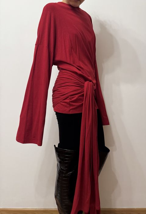 Драпированная туника оттенка “малиновый красный”