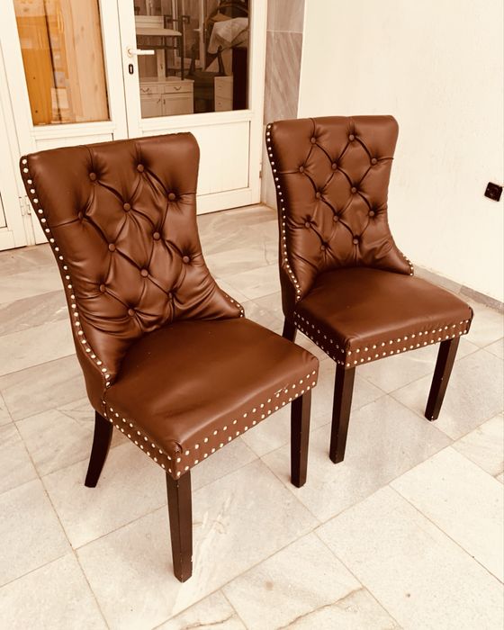 2 бр. тапицирани столове – кафява еко кожа, капитонаж, стабилни