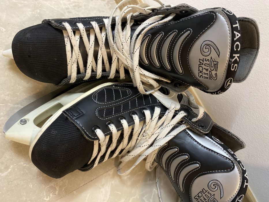 Patine de hochei pe gheata