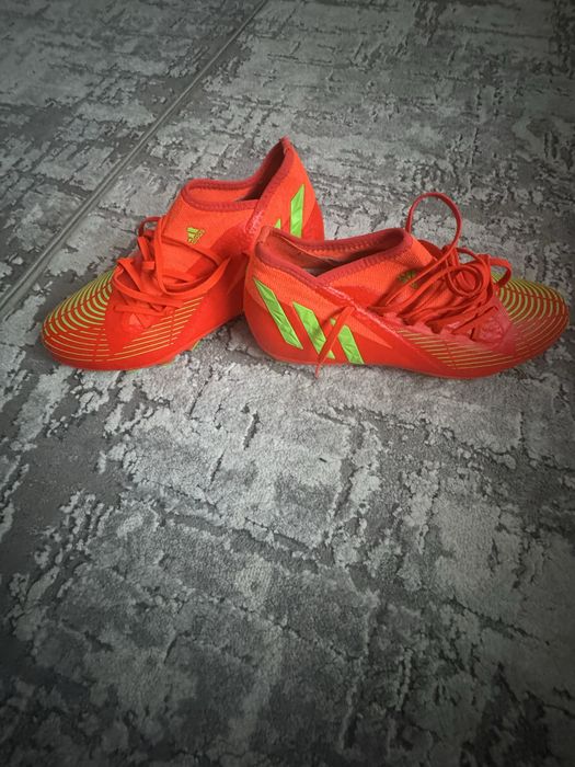 Ghete fotbal Adidas predator