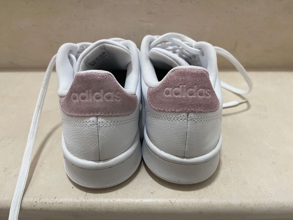 Adidas дамски обувки от естествена кожа