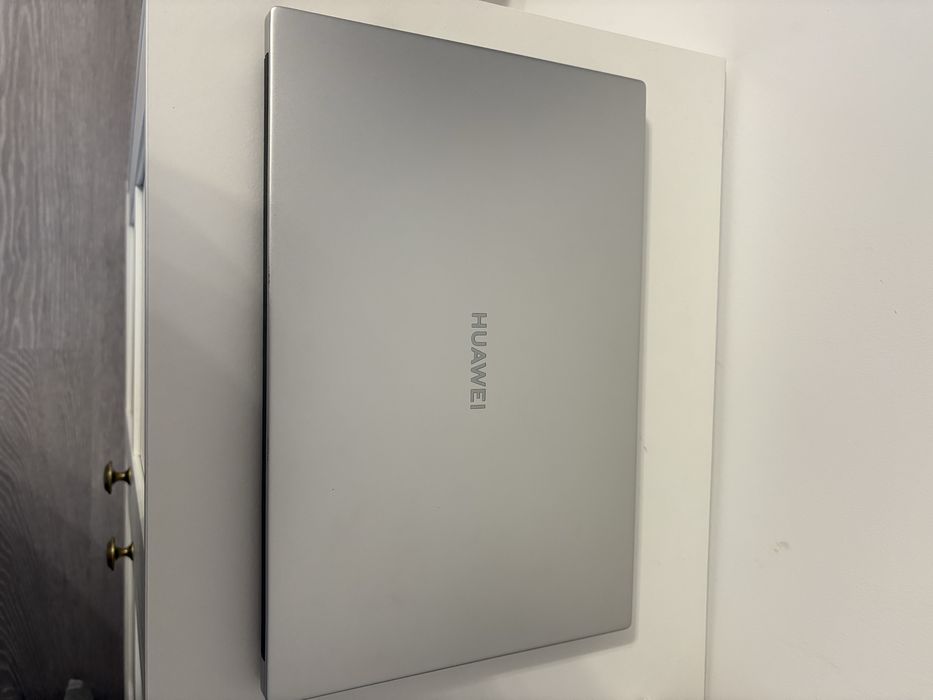 Laptop Huawei MateBook D14 cu Ryzen 5 3500U, 8 GB RAM, SSD 512 GB