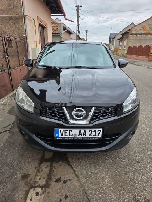 De vinzare Nissan Qashqai 2013 luna 12