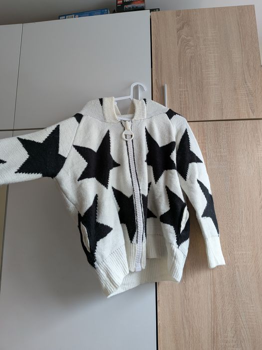 Вълнен суичър със звезди