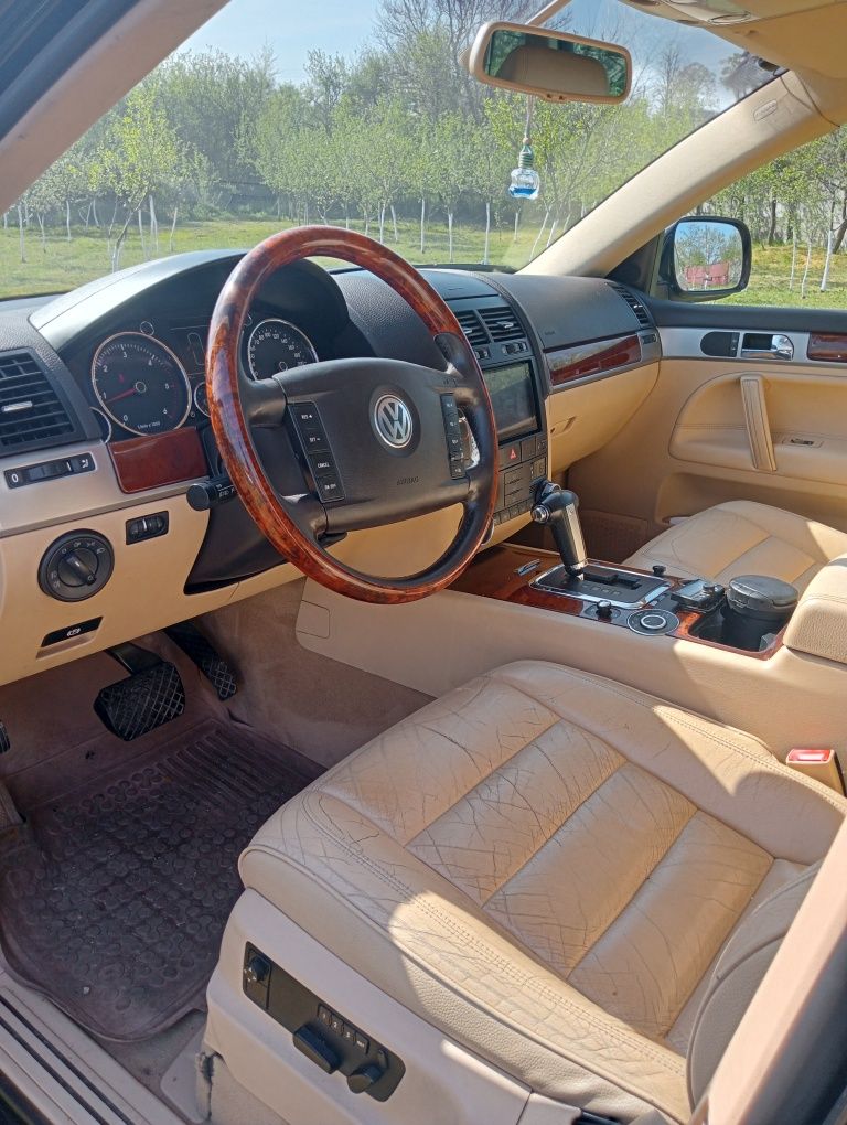 Vând Touareg 2.5 automat