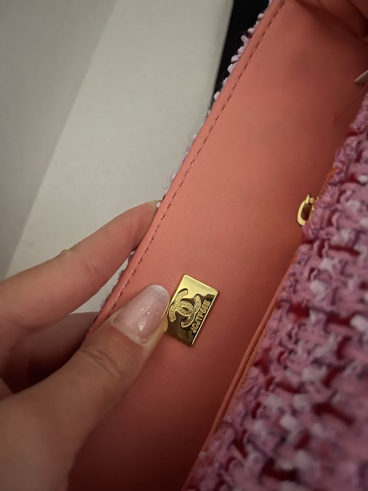 Цикламена лилава розова чанта Шанел Chanel Маркова сериен номер