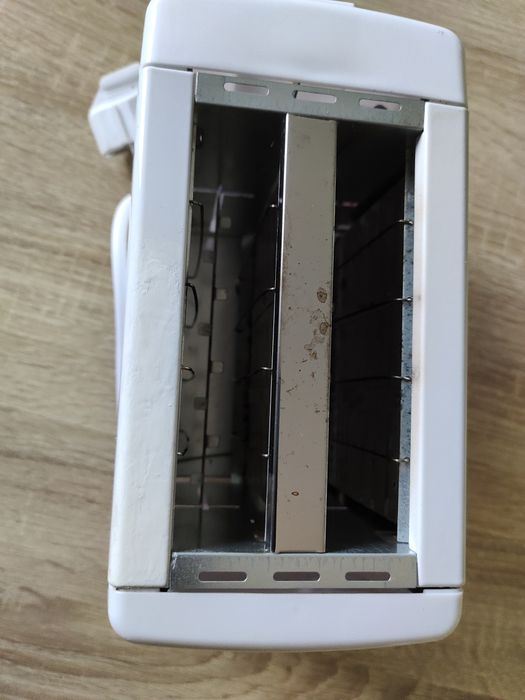 Продавам тостер Elekom