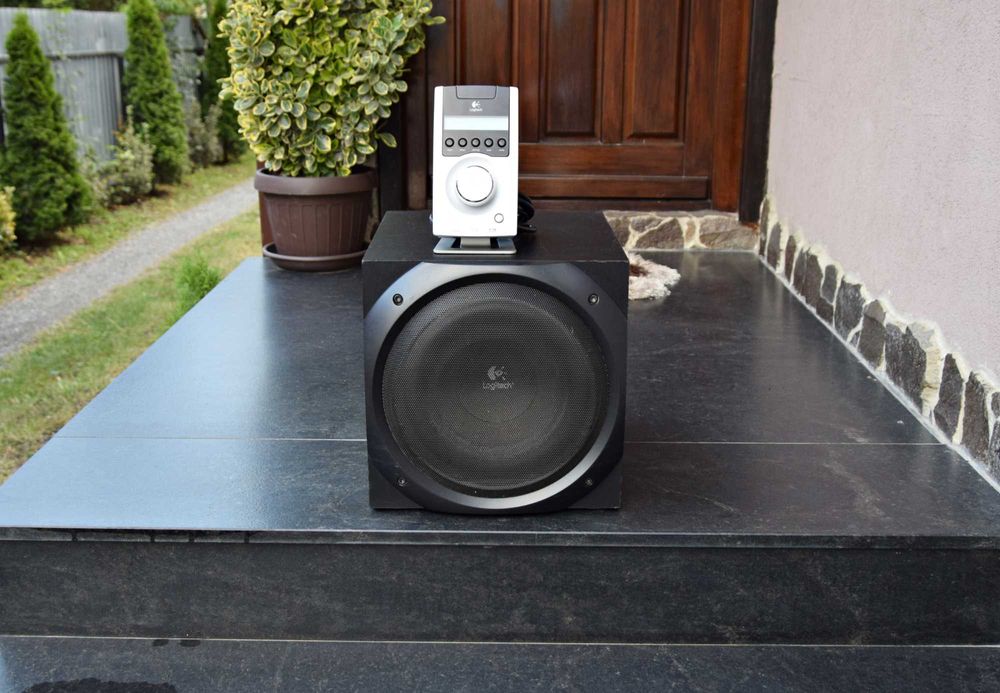Subwoofer activ Logitech Z5500, sistem de amplificare 5.1