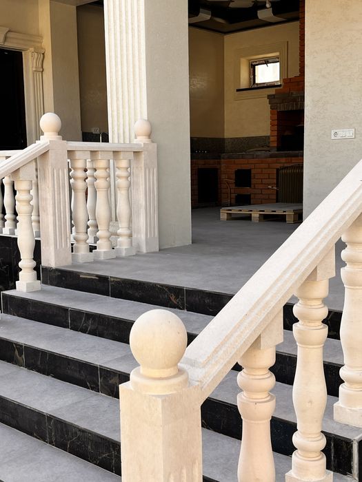 Перила, балясины из натурального камня