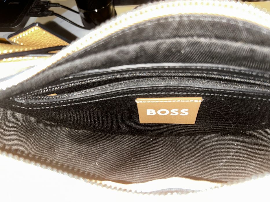 Оригинална BOSS Чанта (НОВА)