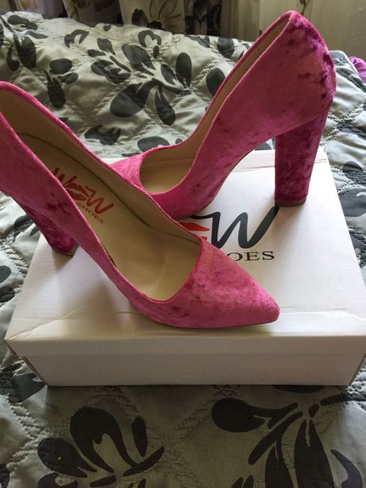 Vand pantofi catifea roz noi 38