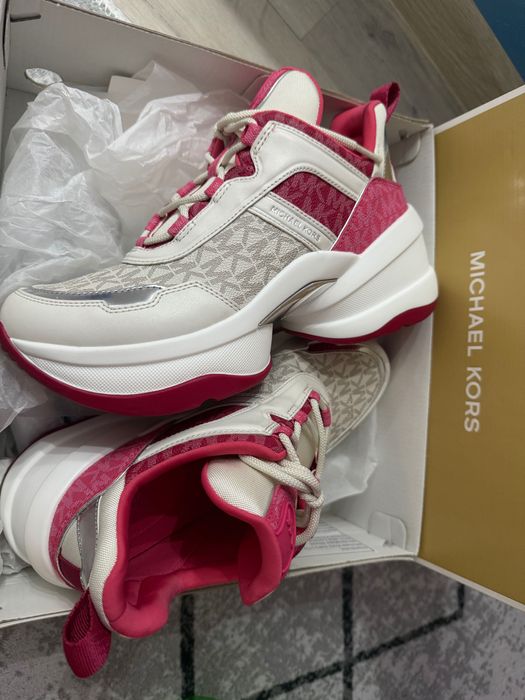 Уникални дамски обувки Michael Kors