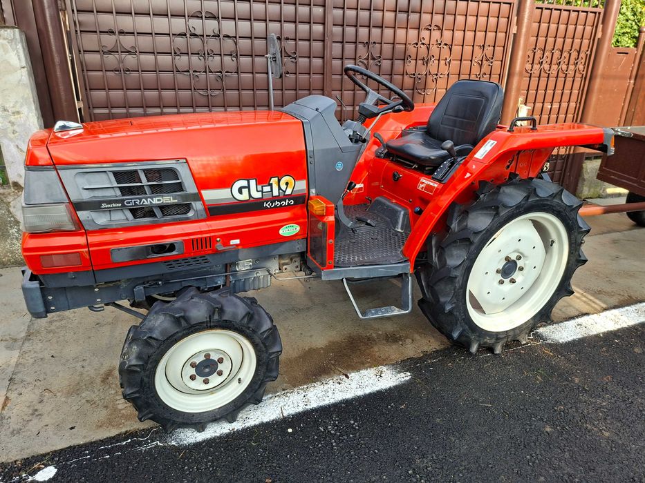 Tractor / tractoras japonez  Kubota GL19 / tractiune 4x4