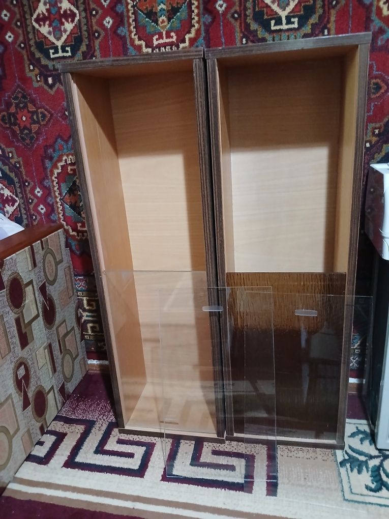 Книжные полки для гостиной
