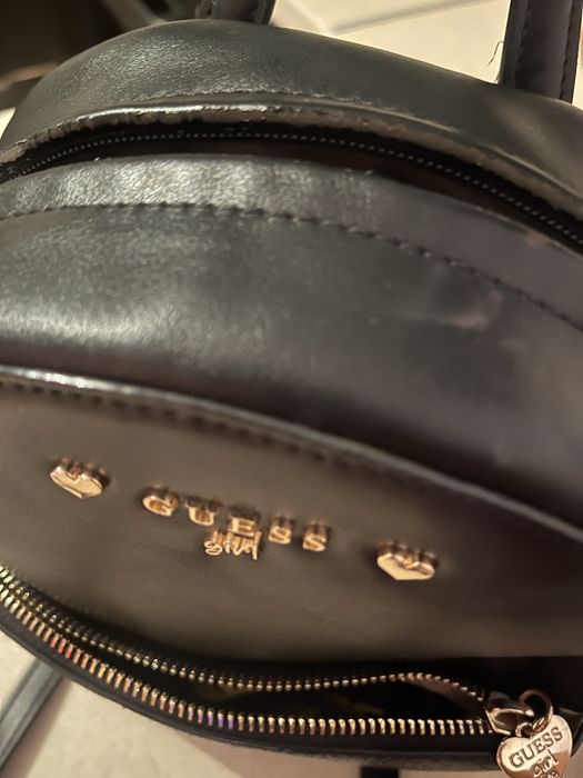 Раница на марката Guess