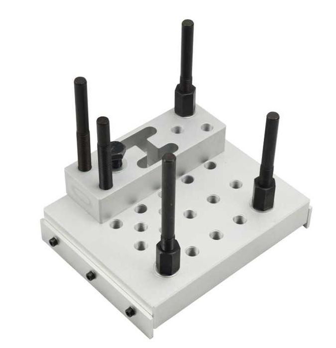 Adaptor universal pentru presă de atelier