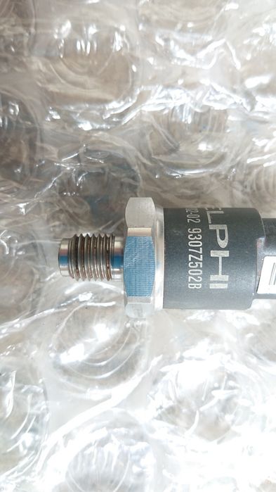 Горивен разпределител и датчик високо налягане  за форд фокус .