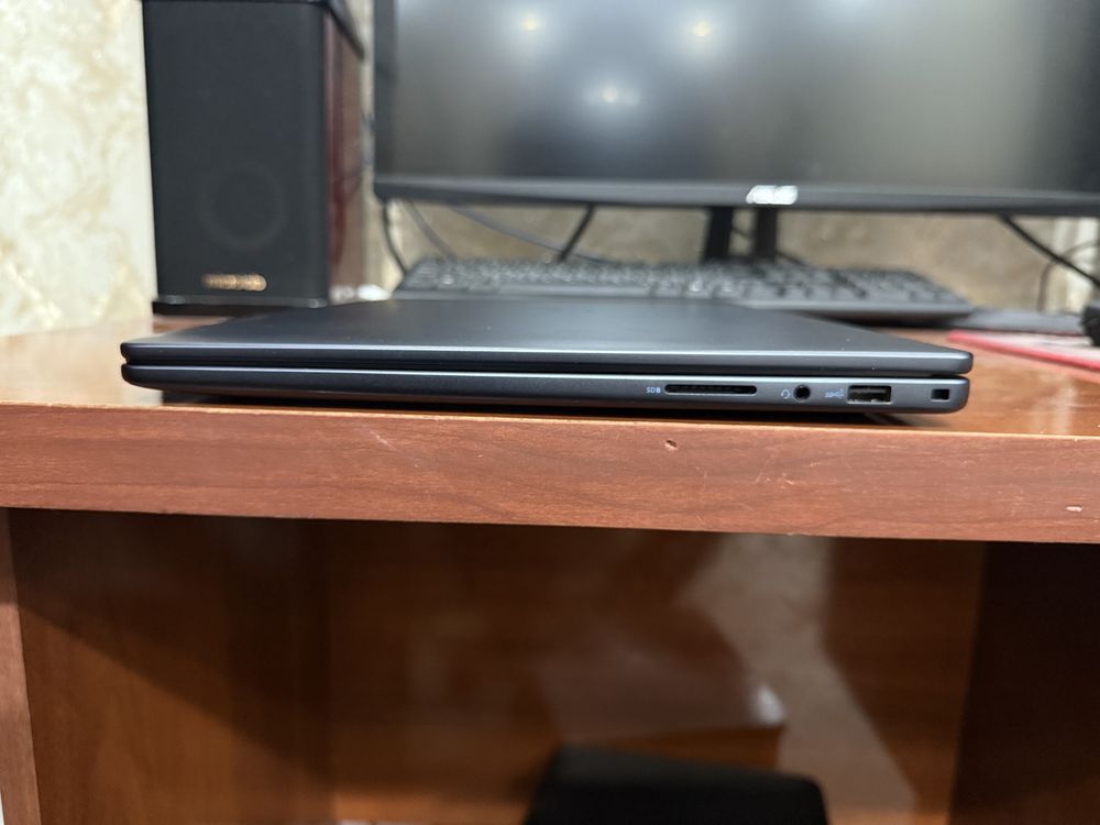 Dell ноутбук Ryzen 7 8840u / ddr5 16gb/ssd 1 tb