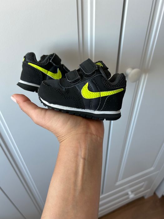 Маратонки Nike номер 17