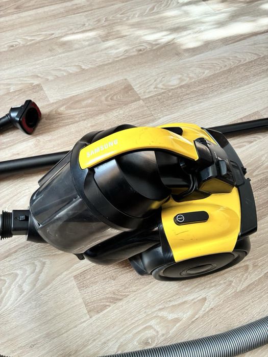 Продавам прахосмукачка Samsung