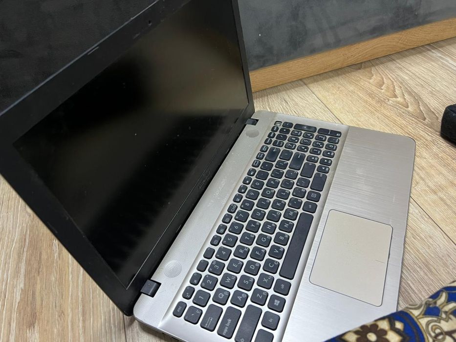 Ноутбук  очень хорошо работаеть