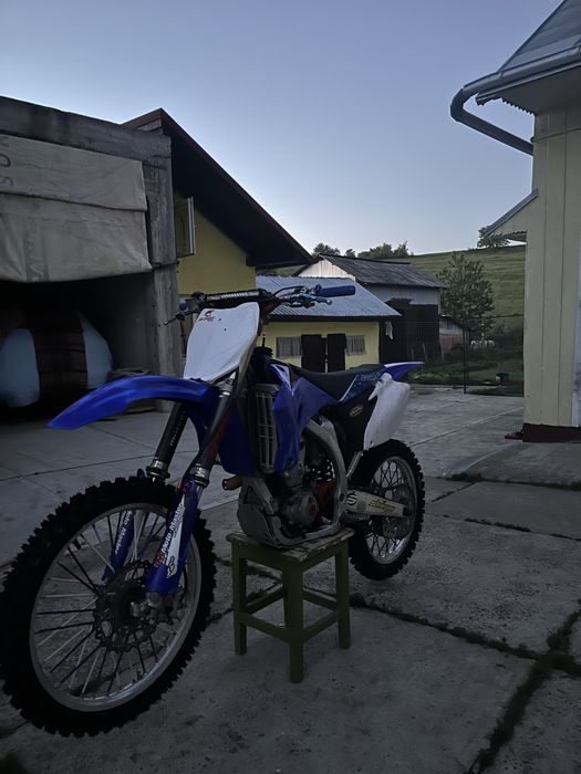 Vând ful cross Yamaha 2200€