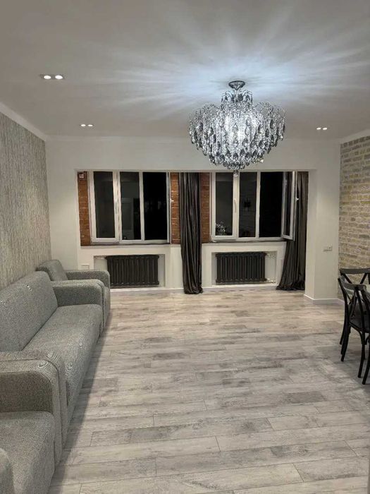 Oybek metro yonida 3xonalik kvartira yangi remont 110 maktab