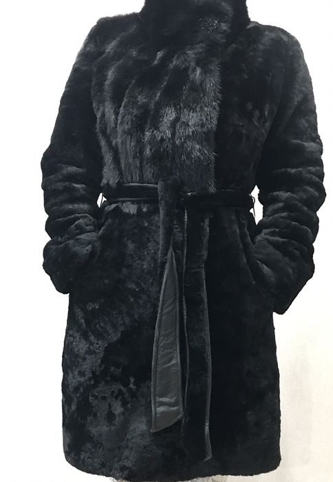 Продам мутоновую шубу с норковой вставкой