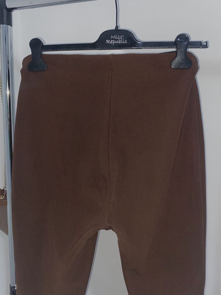 Pantaloni evazati
