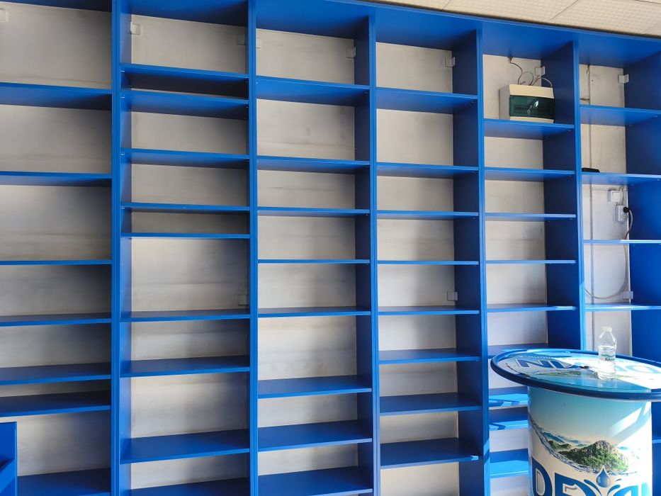 Стелажи за магазин алкохол и цигари