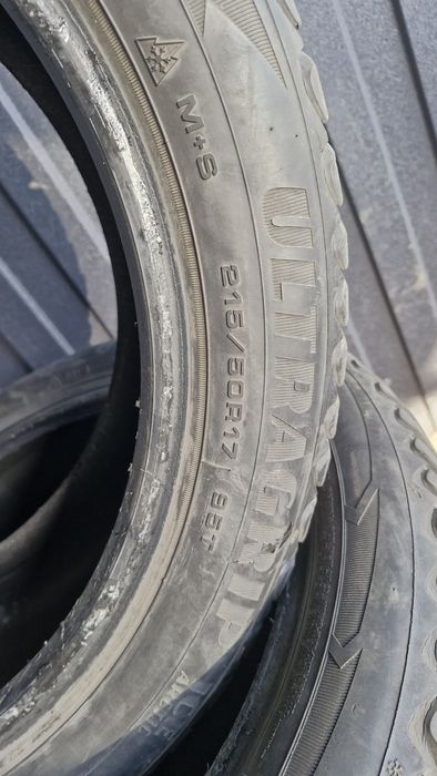 Продам комплект резины зимнюю R 17