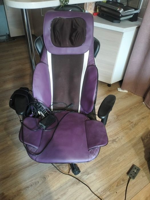 Массажное кресло и массажёр для ног