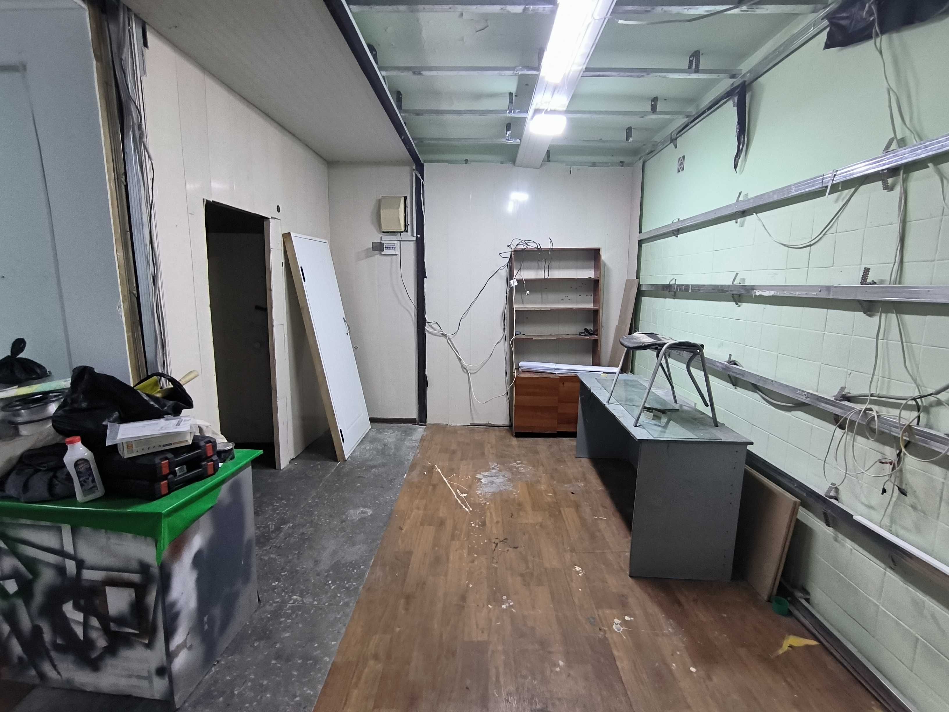 Ijara ofis, ombor, dokon uchun 82 m2 Furqat bog'i oldida joylashgan