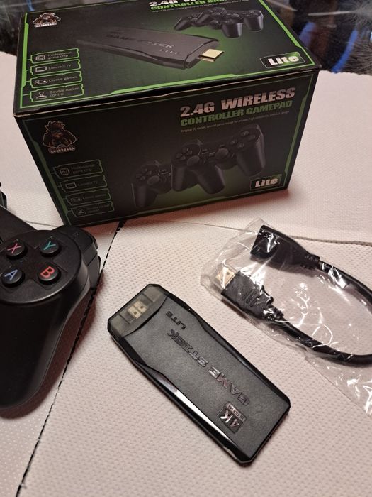 Игра с 2 джойстика и флашка