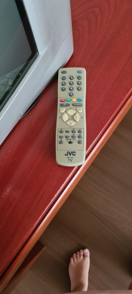 Телевизор с кинесеоп JVC