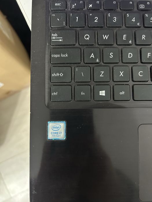 laptop i7 , Ram 8Gb, 1 Tb, 2.90 GHz turbo