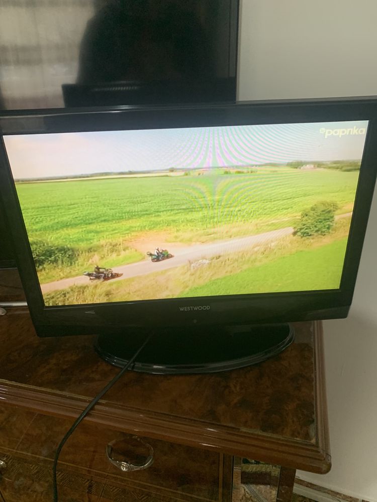 Tv lcd ce se vede in poze