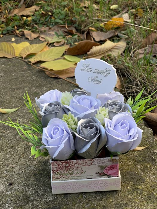 Trandafiri din sapun buchet cadou cutie