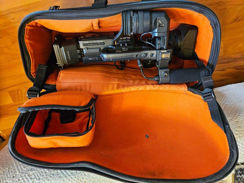 Видеокамера JVC GY-HD200    -  HDV 720p MiniDV