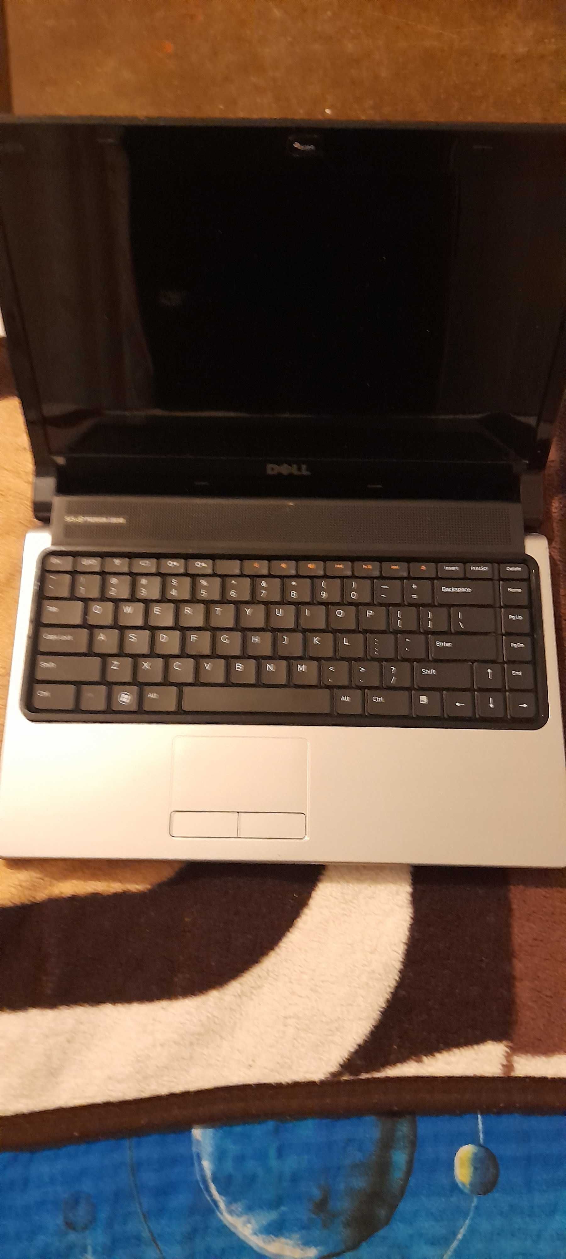 Vand laptop Dell P03g