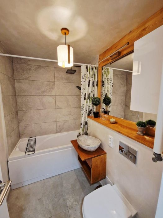Apartament, 3 camere, 2 bai, centru, 64 mp utili