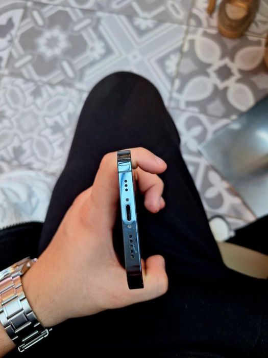 Vand iphone 12pro stare foarte bine 256gb