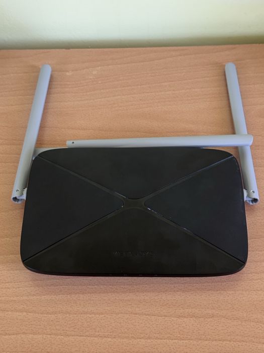 Router Wi-Fi Mercusys AC1200 Dual Band, ușor negociabil.