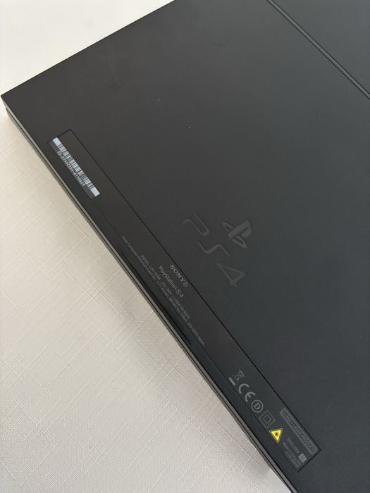Playstation 4 1TB + 2 manete + Fifa